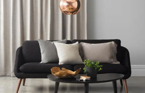 gorden dengan lantai rumah