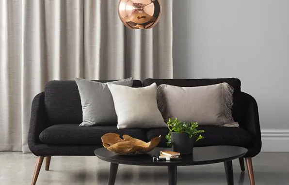 gorden dengan lantai rumah